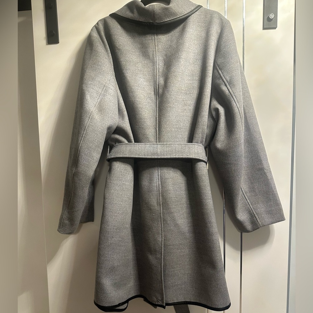 In Every Story 2X Gray Transitions Wrap Coat with Self Tie Belt Black Trim🆕 - Picture 4 of 16